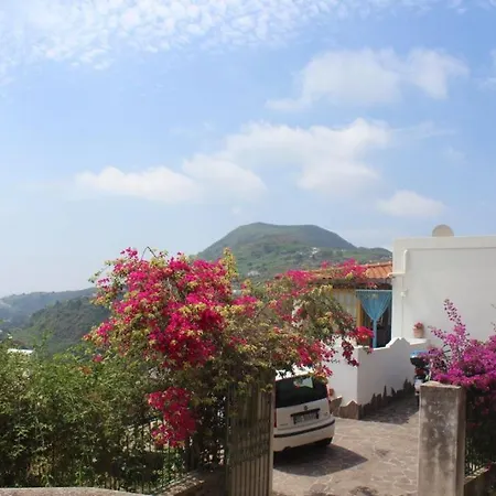 Apartment Villetta Annunziata, Indipendente E Panoramica Nell' Isola Di Lipari (Isola Lipari)